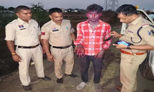 रायपुर में होली के दिन 3 मर्डर, कई घायल रायपुर में होली के दिन 3 मर्डर, कई घायल