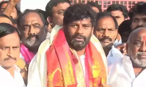 पूर्व MLA बाल्का सुमन आदिलाबाद जेल से रिहा पूर्व MLA बाल्का सुमन आदिलाबाद जेल से रिहा
