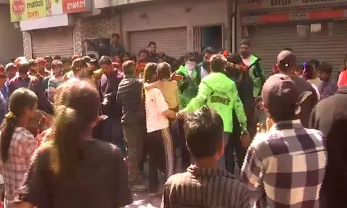 J&K के राजौरी में अनोखी बहरो देव जानकी शोभायात्रा के साथ होली मनाई गई J&K के राजौरी में अनोखी बहरो देव जानकी शोभायात्रा के साथ होली मनाई गई