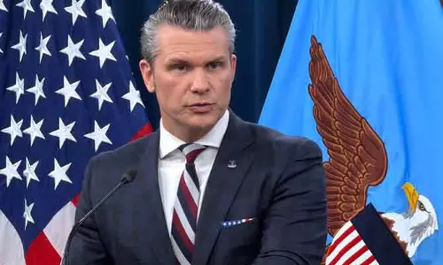 US ने ईरानी अधिकारी को हत्या की साज़िश के आरोप में मार गिराया US ने ईरानी अधिकारी को हत्या की साज़िश के आरोप में मार गिराया
