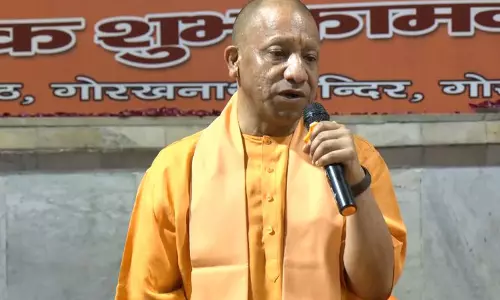 गोरखनाथ मंदिर में होली मिलन कार्यक्रम में शामिल हुए CM Yogi गोरखनाथ मंदिर में होली मिलन कार्यक्रम में शामिल हुए CM Yogi