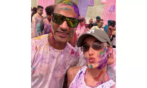 शिखर धवन ने पत्नी सोफी के साथ Holi मनाई, तस्वीरें शेयर कीं शिखर धवन ने पत्नी सोफी के साथ Holi मनाई, तस्वीरें शेयर कीं