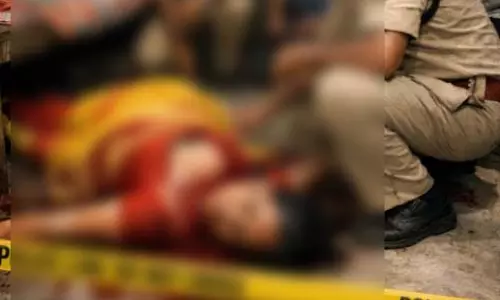 खौफनाक वारदात: संतान न होने के विवाद में पति ने पत्नी की गला रेतकर हत्या खौफनाक वारदात: संतान न होने के विवाद में पति ने पत्नी की गला रेतकर हत्या