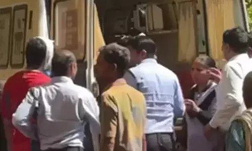 Jaipur: यूनिवर्सिटी कार्यक्रम में अफरा-तफरी, कई घायल Jaipur: यूनिवर्सिटी कार्यक्रम में अफरा-तफरी, कई घायल