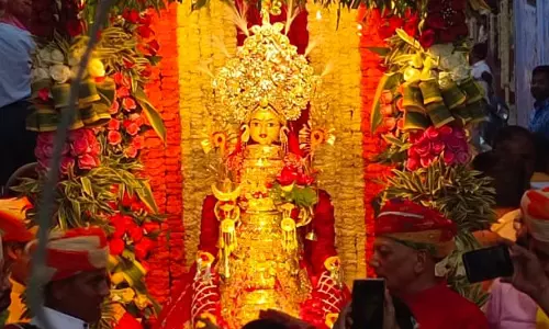 Jaipur: गणगौर पूजन को लेकर श्रद्धालुओं में खासा उत्साह Jaipur: गणगौर पूजन को लेकर श्रद्धालुओं में खासा उत्साह