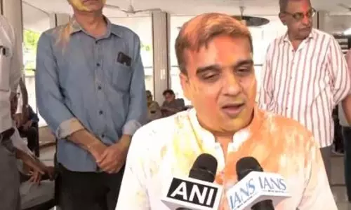 Surat: डिप्टी सीएम का होली मिलन वृद्धाश्रम में आयोजित Surat: डिप्टी सीएम का होली मिलन वृद्धाश्रम में आयोजित