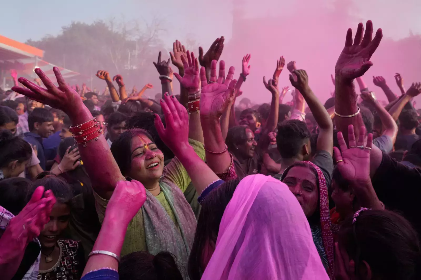 Virat कोहली, करीना कपूर, सचिन तेंदुलकर ने होली की शुभकामनाएं दीं Virat कोहली, करीना कपूर, सचिन तेंदुलकर ने होली की शुभकामनाएं दीं