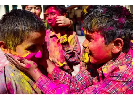 होली पर अमित शाह और नितिन गडकरी समेत कई नेताओं ने दी देशवासियों को शुभकामनाएं होली पर अमित शाह और नितिन गडकरी समेत कई नेताओं ने दी देशवासियों को शुभकामनाएं