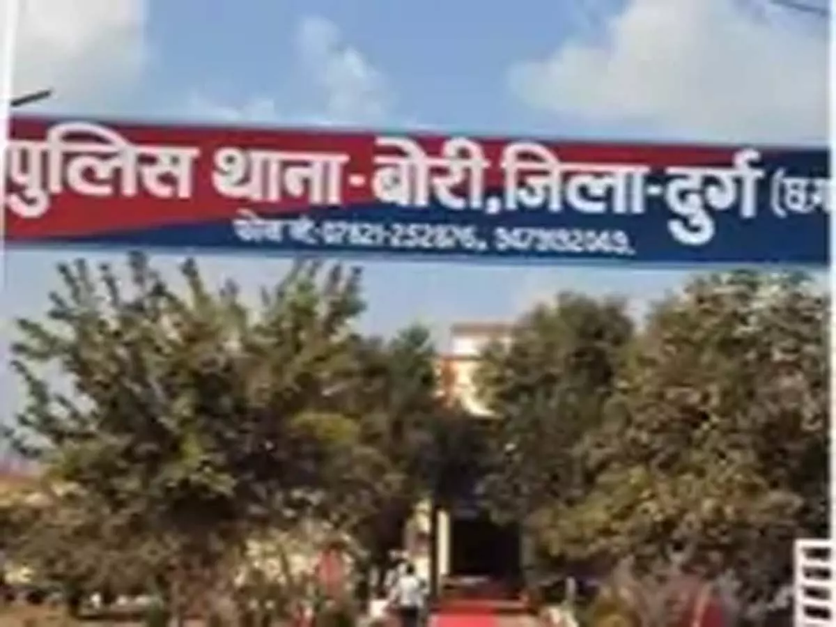 छुट्टी के दिन स्कूल में चोरी, लॉकर से 35 हजार कैश पार छुट्टी के दिन स्कूल में चोरी, लॉकर से 35 हजार कैश पार