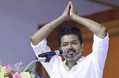 Vijay आज तंजावुर के पास एक मीटिंग में हिस्सा लेंगे Vijay आज तंजावुर के पास एक मीटिंग में हिस्सा लेंगे