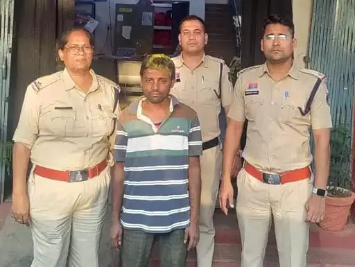 3 हुड़दंगबाज गिरफ्तार, कब्जे से चाकू बरामद 3 हुड़दंगबाज गिरफ्तार, कब्जे से चाकू बरामद