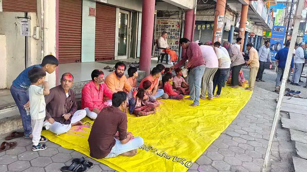 MP : होलिका दहन के बाद आष्टा में 5 दिन का होली उत्सव शुरू MP : होलिका दहन के बाद आष्टा में 5 दिन का होली उत्सव शुरू