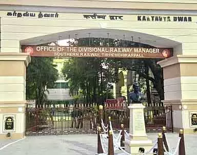 Trichy रेलवे ऑफिस का हिंदी नाम : तमिलसाई सुंदरराजन ने किया विरोध Trichy रेलवे ऑफिस का हिंदी नाम : तमिलसाई सुंदरराजन ने किया विरोध