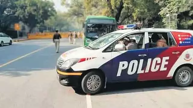 Delhi Police ने लॉरेंस बिश्नोई के वकील पर फायरिंग के आरोप में गोदारा गैंग के सदस्य को गिरफ्तार Delhi Police ने लॉरेंस बिश्नोई के वकील पर फायरिंग के आरोप में गोदारा गैंग के सदस्य को गिरफ्तार