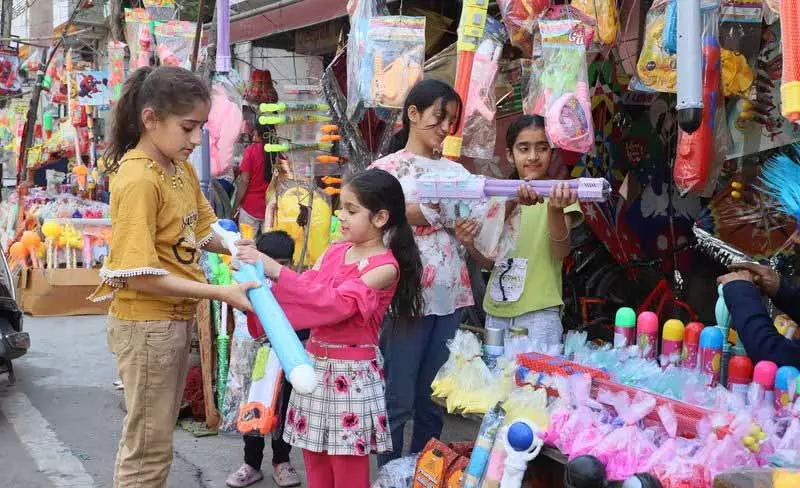 क्लासिकल ‘Rangnoor’ से लेकर पूलसाइड ‘रंगोत्सव’ तक, जालंधर में होली के अलग-अलग त्योहारों का आयोजन क्लासिकल ‘Rangnoor’ से लेकर पूलसाइड ‘रंगोत्सव’ तक, जालंधर में होली के अलग-अलग त्योहारों का आयोजन