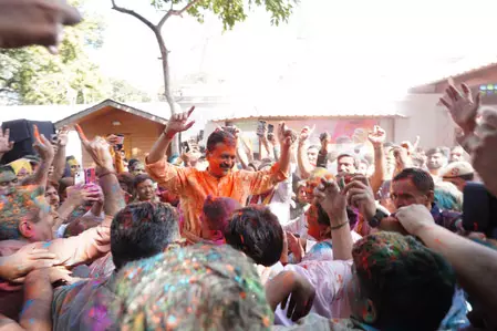 दिल्ली: अरविंद केजरीवाल समेत आप नेताओं ने मनीष सिसोदिया के घर मनाया होली का पर्व दिल्ली: अरविंद केजरीवाल समेत आप नेताओं ने मनीष सिसोदिया के घर मनाया होली का पर्व