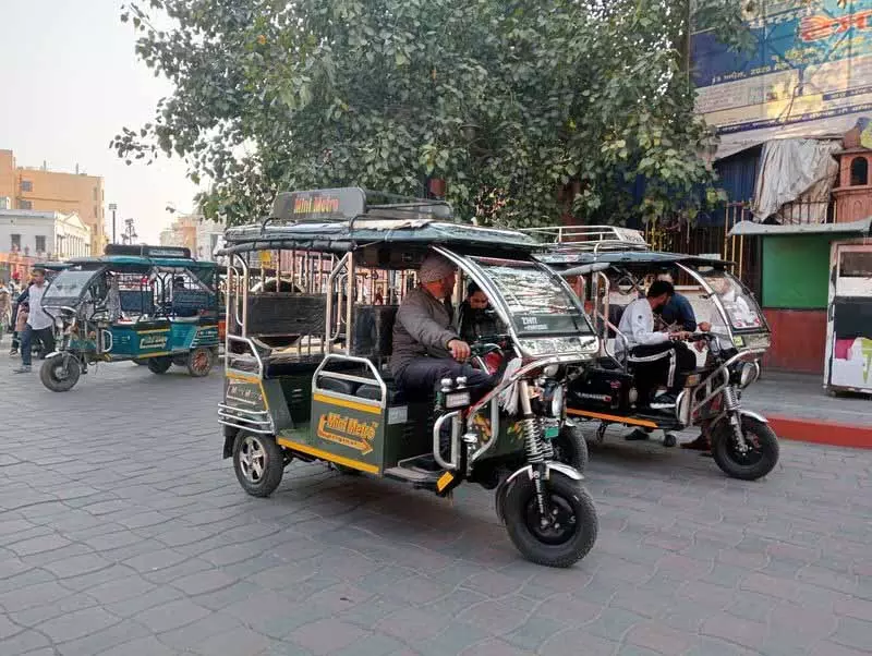 Phagwara में बिना रजिस्ट्रेशन वाले ई-रिक्शा ट्रैफिक और सुरक्षा के लिए खतरा पैदा कर रहे Phagwara में बिना रजिस्ट्रेशन वाले ई-रिक्शा ट्रैफिक और सुरक्षा के लिए खतरा पैदा कर रहे
