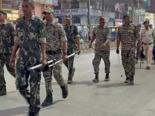 माहौल बिगाड़ रहे थे होली के दौरान, 33 लोगों को जेल माहौल बिगाड़ रहे थे होली के दौरान, 33 लोगों को जेल