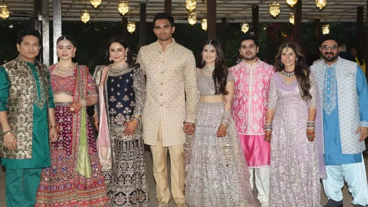 स्टार्स से सजी मेहंदी: सचिन तेंदुलकर, अर्जुन तेंदुलकर और सानिया चंडोक के साथ शामिल हुए स्टार्स से सजी मेहंदी: सचिन तेंदुलकर, अर्जुन तेंदुलकर और सानिया चंडोक के साथ शामिल हुए