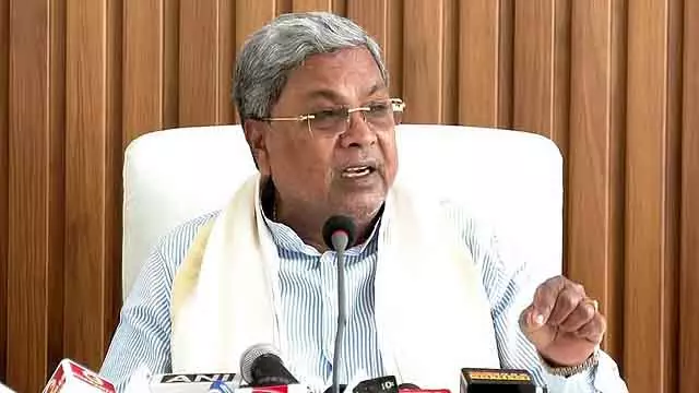 केंद्र सरकार के रेवेन्यू में कटौती: 2026-27 के लिए कर्नाटक के बजट पर दबाव; CM के लिए आगे चुनौतियां केंद्र सरकार के रेवेन्यू में कटौती: 2026-27 के लिए कर्नाटक के बजट पर दबाव; CM के लिए आगे चुनौतियां