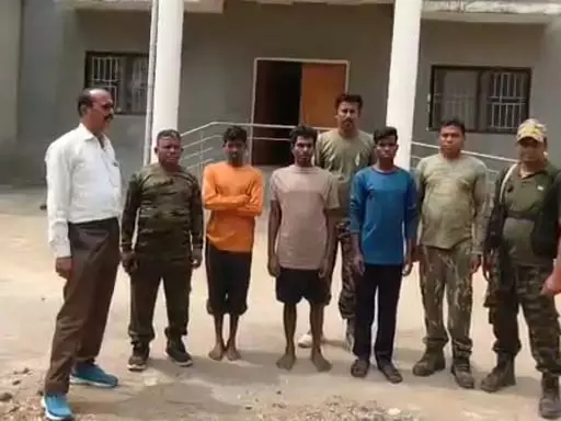 तीर-धनुष और टंगिया से युवक की हत्या की कोशिश, 3 आरोपी अरेस्ट तीर-धनुष और टंगिया से युवक की हत्या की कोशिश, 3 आरोपी अरेस्ट