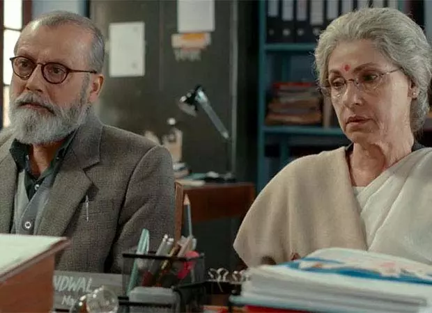 Dimple Kapadia ने जब खुली किताब साइन की Dimple Kapadia ने जब खुली किताब साइन की
