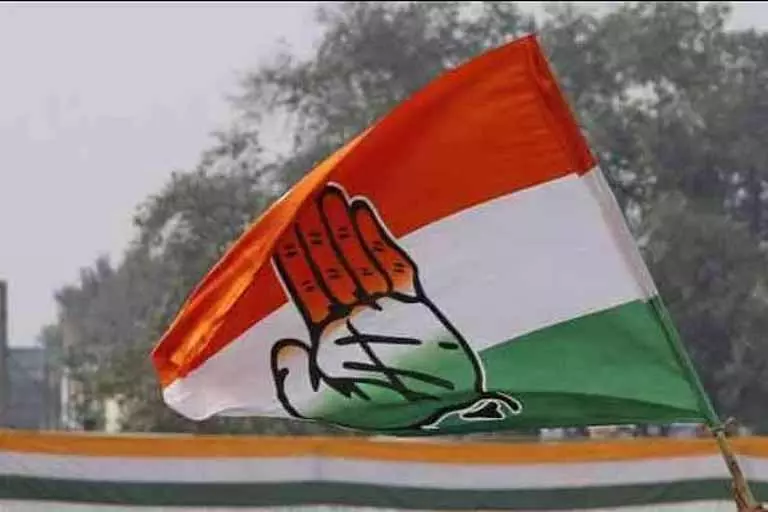 Congress MP ने पीड़िता के परिजनों के लिए नौकरी और मुआवजा मांगा Congress MP ने पीड़िता के परिजनों के लिए नौकरी और मुआवजा मांगा