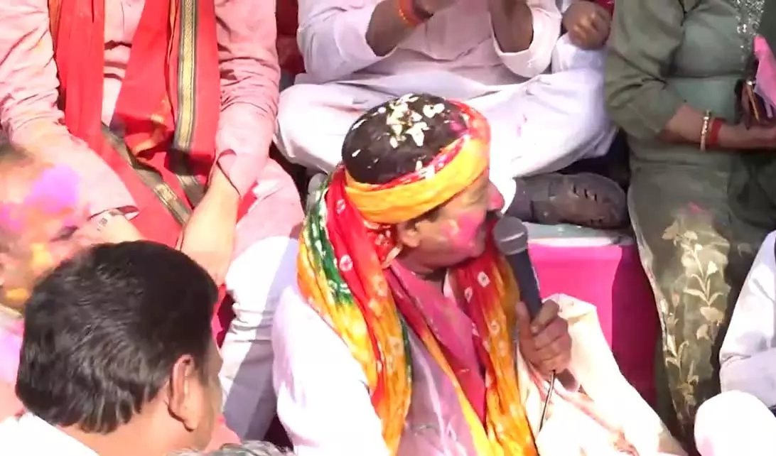 दिल्ली में मनोज तिवारी ने मनाई Holi, समर्थकों के साथ रंगों में सराबोर दिल्ली में मनोज तिवारी ने मनाई Holi, समर्थकों के साथ रंगों में सराबोर