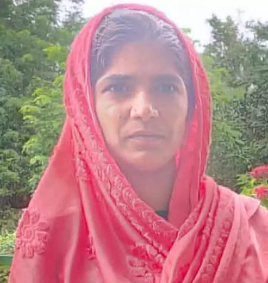 Sandur : पति ने अपनी पत्नी की हत्या कर दी और भाग गया Sandur : पति ने अपनी पत्नी की हत्या कर दी और भाग गया