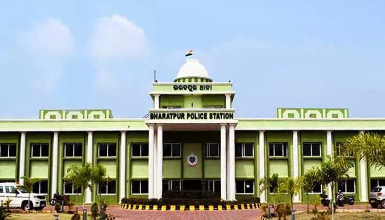 Bhubaneswar में पत्नी की हत्या के आरोप में पति गिरफ्तार Bhubaneswar में पत्नी की हत्या के आरोप में पति गिरफ्तार
