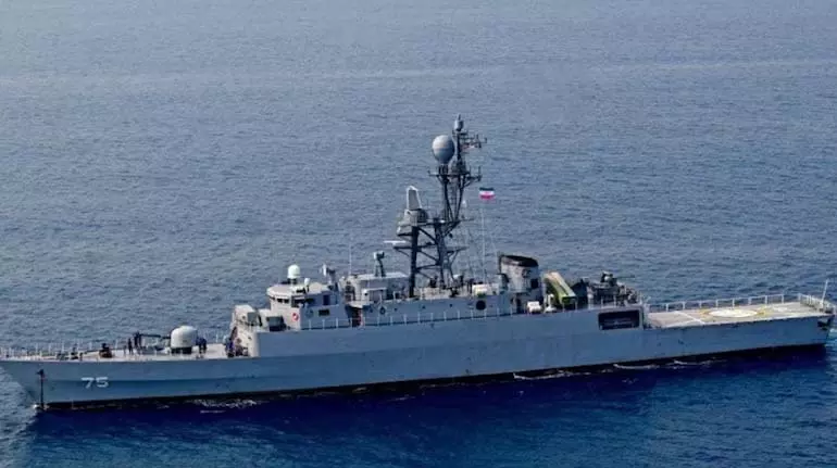 Sri Lanka के पास पनडुब्बी हमले में ईरानी जहाज डूबा; 32 घायल Sri Lanka के पास पनडुब्बी हमले में ईरानी जहाज डूबा; 32 घायल