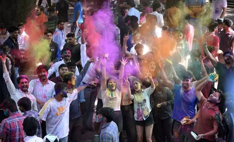 Chandigarh में होली सेलिब्रेशन के लिए कड़ी सुरक्षा व्यवस्था Chandigarh में होली सेलिब्रेशन के लिए कड़ी सुरक्षा व्यवस्था