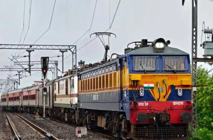 रेलवे की Holi Service Packed: 4 दिनों में 24 लाख यात्री रेलवे की Holi Service Packed: 4 दिनों में 24 लाख यात्री