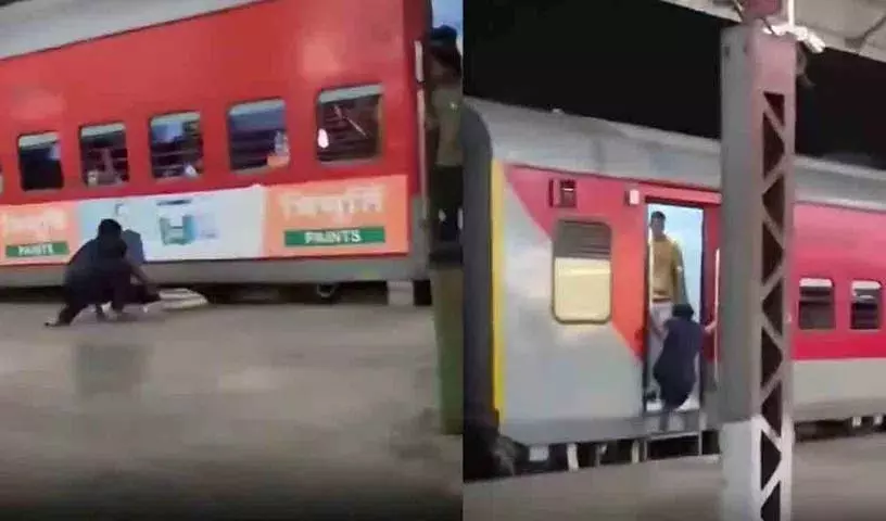 दो बार गिरने के बावजूद महिला ने चलती train में चढ़ने की कोशिश की दो बार गिरने के बावजूद महिला ने चलती train में चढ़ने की कोशिश की