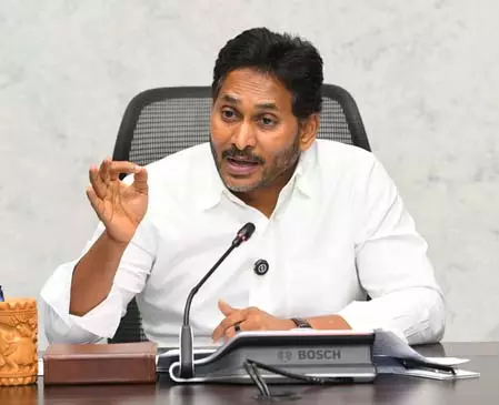 राजनीतिक फायदे के लिए तिरुमाला मंदिर को मंच बना रहे सीएम नायडू : Jagan Reddy राजनीतिक फायदे के लिए तिरुमाला मंदिर को मंच बना रहे सीएम नायडू : Jagan Reddy