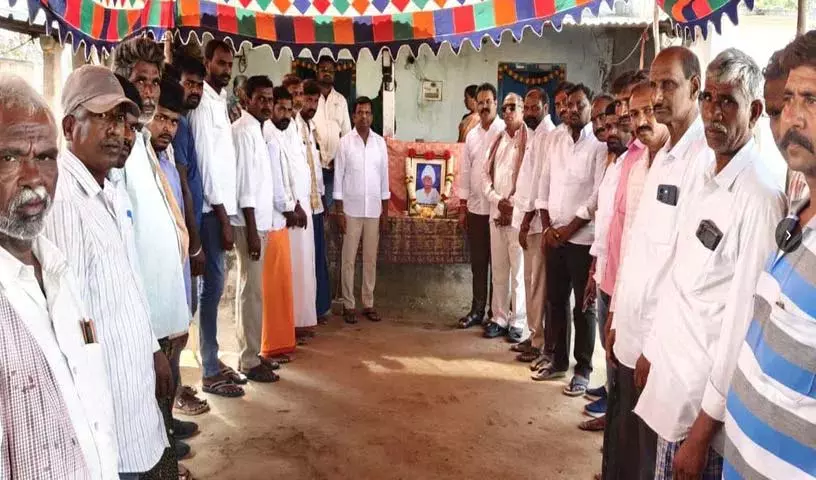 पूर्व MLA गडरी किशोर ने कई परिवारों को सलाह दी पूर्व MLA गडरी किशोर ने कई परिवारों को सलाह दी
