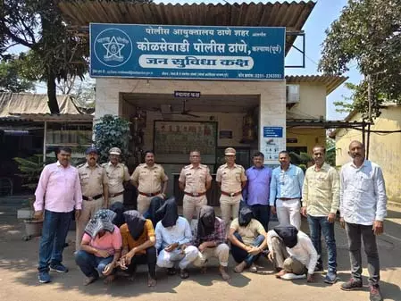 पुलिस बन ठगी करने वाले 8 आरोपियों का भंडाफोड़, 5 लाख रुपए और दो स्कॉर्पियो जब्त पुलिस बन ठगी करने वाले 8 आरोपियों का भंडाफोड़, 5 लाख रुपए और दो स्कॉर्पियो जब्त