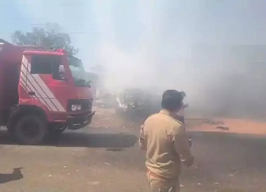 कुसमी में गैस वेल्डिंग के दौरान बोलेरो में आग, लाखों का नुकसान कुसमी में गैस वेल्डिंग के दौरान बोलेरो में आग, लाखों का नुकसान
