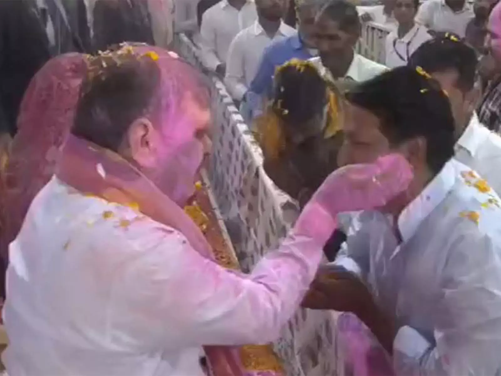 राजस्थान के CM भजनलाल शर्मा जयपुर में होली उत्सव में शामिल हुए राजस्थान के CM भजनलाल शर्मा जयपुर में होली उत्सव में शामिल हुए