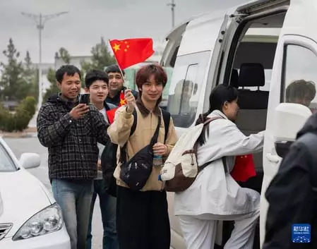 Iran से निकाले गए 25 चीनी नागरिक तुर्कमेनिस्तान होते हुए अपने घर के लिए रवाना हुए Iran से निकाले गए 25 चीनी नागरिक तुर्कमेनिस्तान होते हुए अपने घर के लिए रवाना हुए
