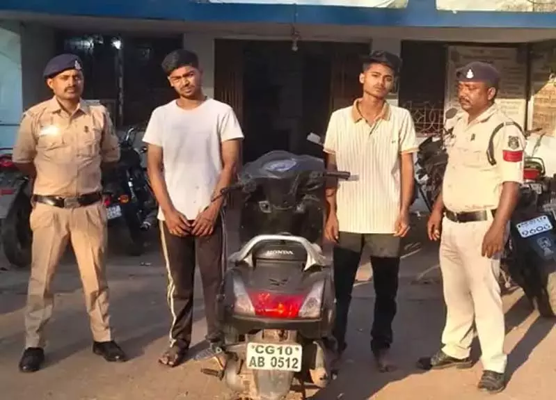 नेवई में चाकू की नोक पर लूट, पुलिस ने 2 आरोपियों को किया गिरफ्तार नेवई में चाकू की नोक पर लूट, पुलिस ने 2 आरोपियों को किया गिरफ्तार