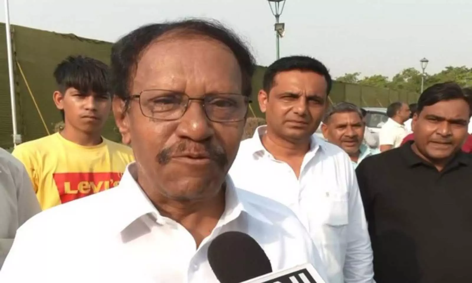 AIADMK ने एम थंबीदुरई को राज्यसभा चुनाव के लिए नामित किया AIADMK ने एम थंबीदुरई को राज्यसभा चुनाव के लिए नामित किया