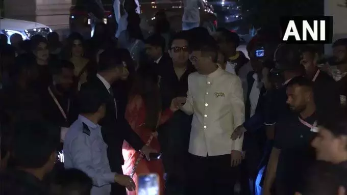 Karan Johar और कृति सैनन ने रश्मिका-मंदाना और विजय देवरकोंडा की शादी रिसेप्शन में हिस्सा लिया Karan Johar और कृति सैनन ने रश्मिका-मंदाना और विजय देवरकोंडा की शादी रिसेप्शन में हिस्सा लिया