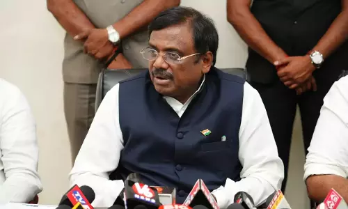 Minister विवेक वेंकटस्वामी ने फैक्ट्रियों से सुरक्षा नियमों का पालन करने का आग्रह किया Minister विवेक वेंकटस्वामी ने फैक्ट्रियों से सुरक्षा नियमों का पालन करने का आग्रह किया