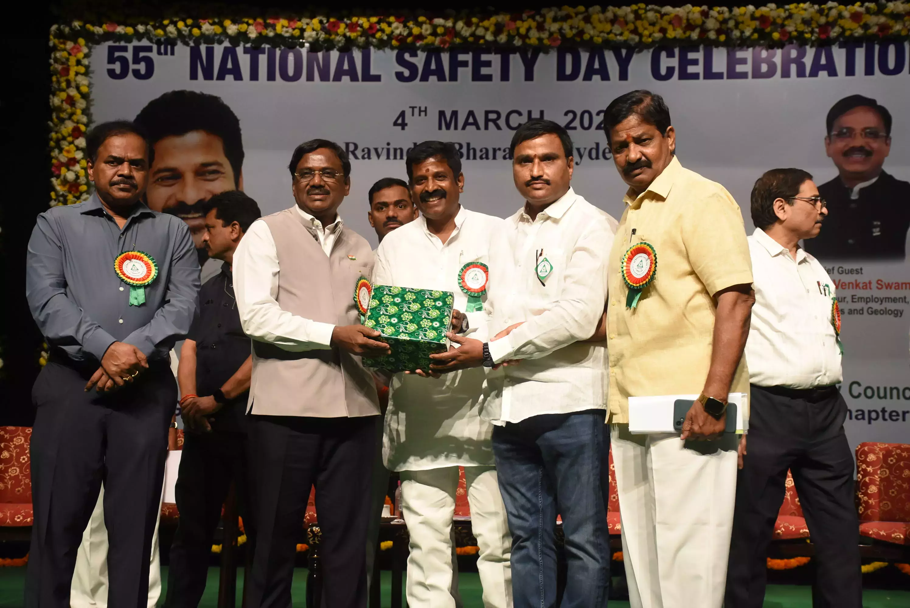 INTUC नेता जगन मोहन रेड्डी को सुरक्षा स्लोगन पुरस्कार मिला INTUC नेता जगन मोहन रेड्डी को सुरक्षा स्लोगन पुरस्कार मिला