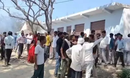पड़ोसी गांवों में बवाल, पथराव-फायरिंग के साथ साथ आगजनी की बड़ी घटना पड़ोसी गांवों में बवाल, पथराव-फायरिंग के साथ साथ आगजनी की बड़ी घटना