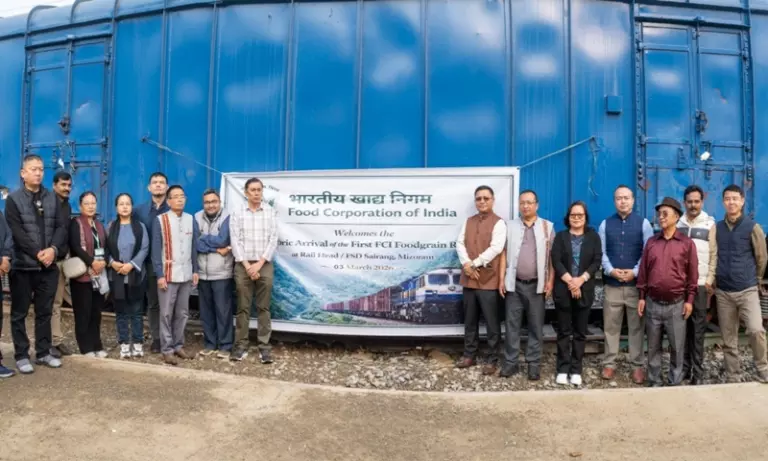 Mizoram: FCI का पहला 25,900 क्विंटल चावल सैरंग रेलवे स्टेशन पहुंचा Mizoram: FCI का पहला 25,900 क्विंटल चावल सैरंग रेलवे स्टेशन पहुंचा
