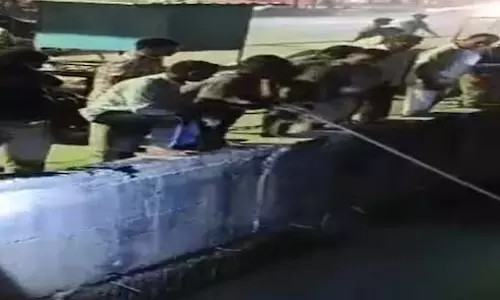 नशेड़ी नहर में गिरा, स्थानीय लोगों ने बचाई जान