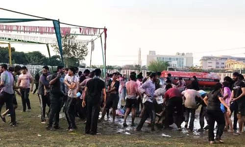डॉ. बीआर अंबेडकर National लॉ यूनिवर्सिटी, सोनीपत में स्टाफ और स्टूडेंट्स ने होली मनाई