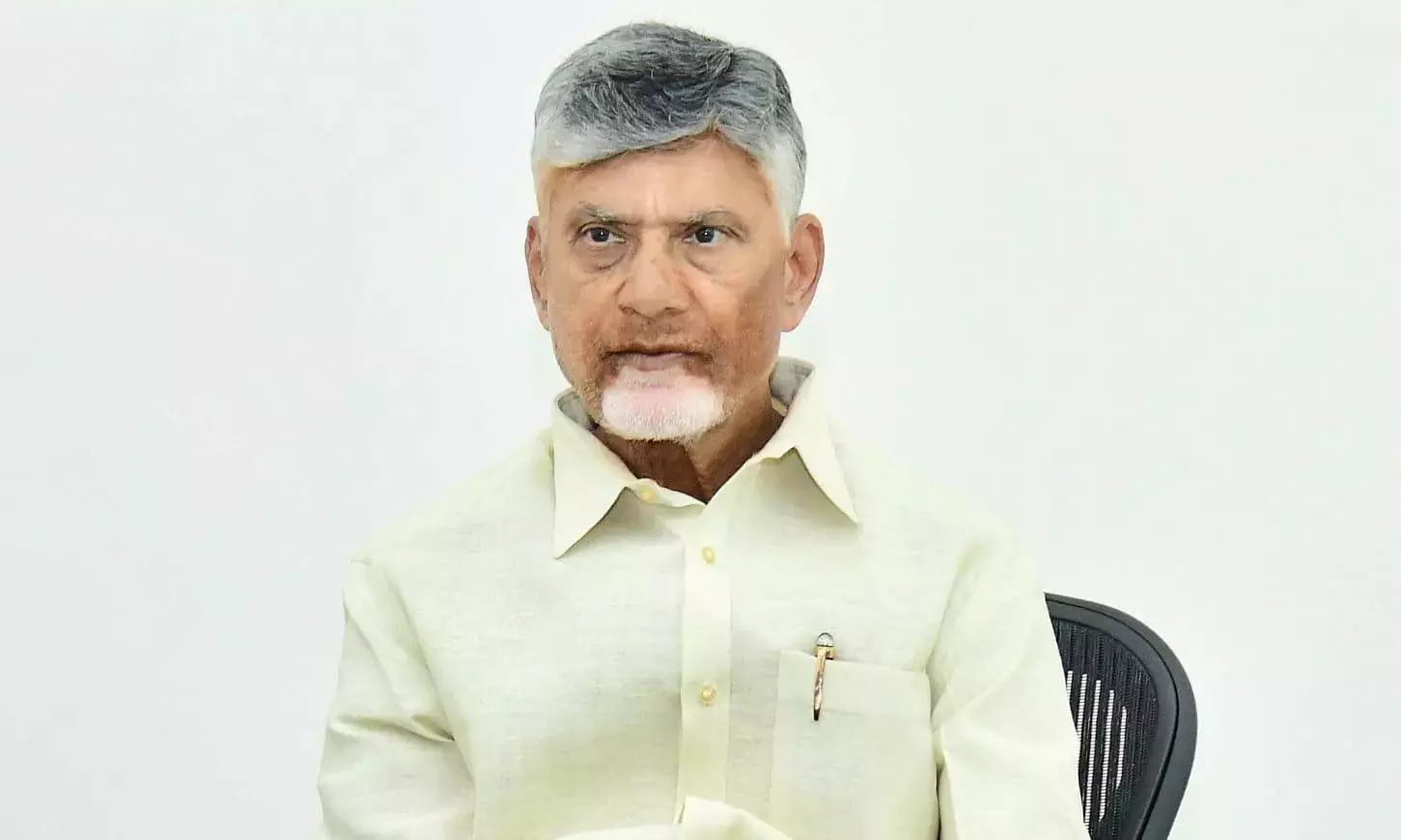 Andhra प्रदेश के मुख्यमंत्री ने 10,000 करोड़ रुपये के शराब घोटाले का हवाला दिया